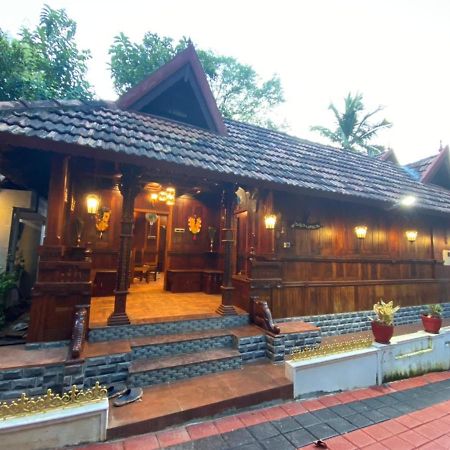 Mayoorapanjaram Neyyattinkara Luaran gambar